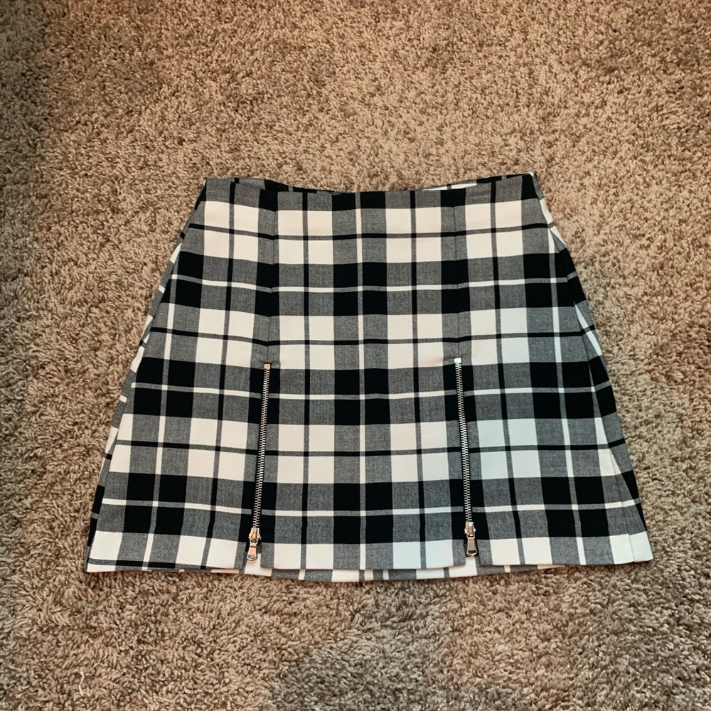 Black and white plaid Zara zip mini skirt